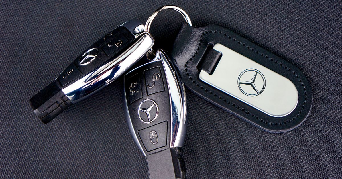 Nissan car key fob — John Locksmiths