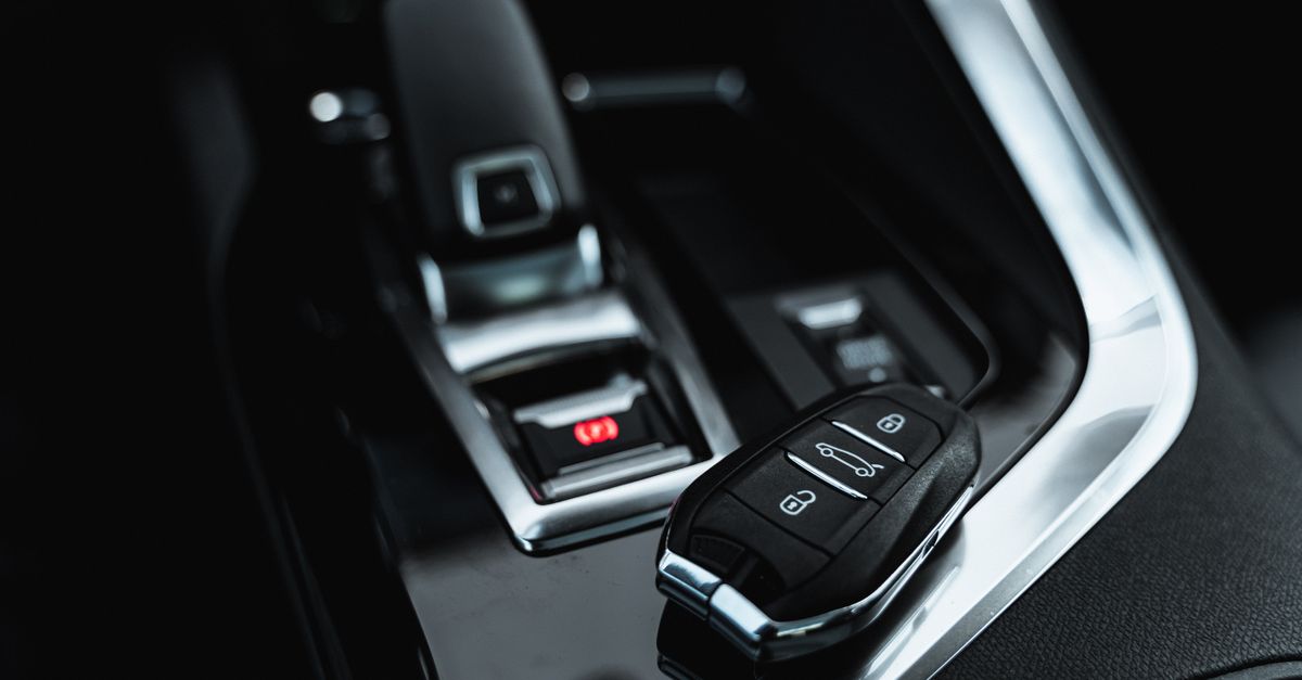 Toyota car key fob — John Locksmiths
