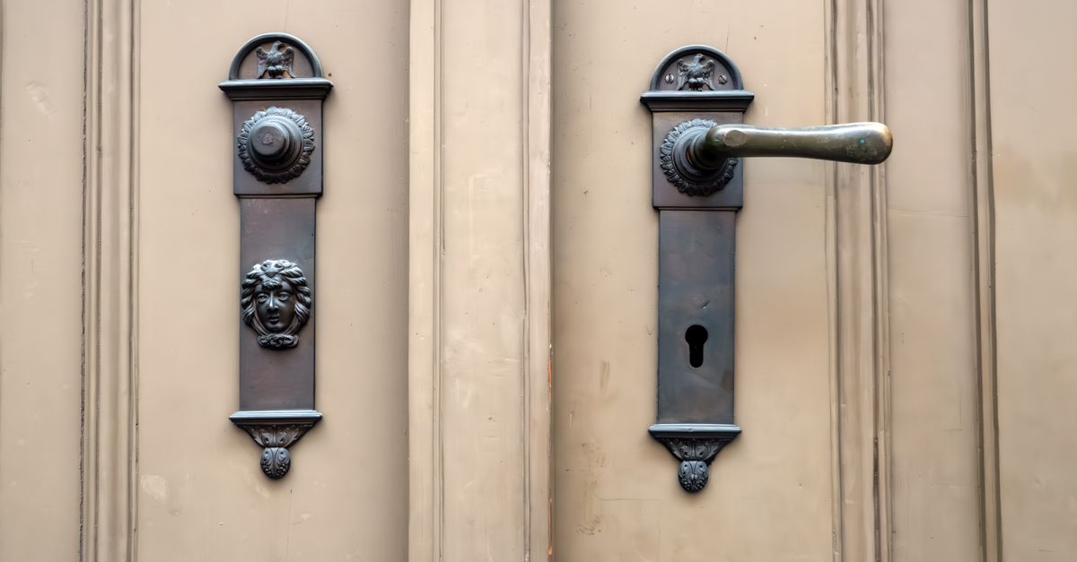Door Knob Lock vs. Deadbolt: Which Actually Keeps You Safer? — John Locksmiths