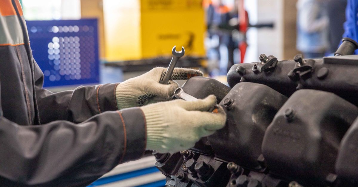 locksmith service technician — John Locksmiths