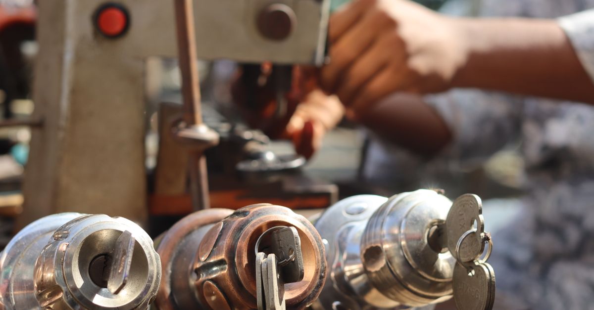 locksmith service technician — John Locksmiths